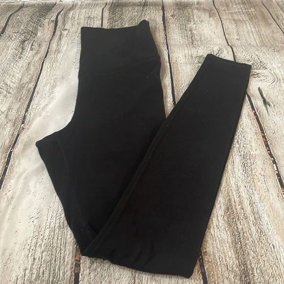 Old Navy active black leggings small - Picture 1 of 4
